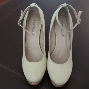Shoedazzle Fabric platform pump